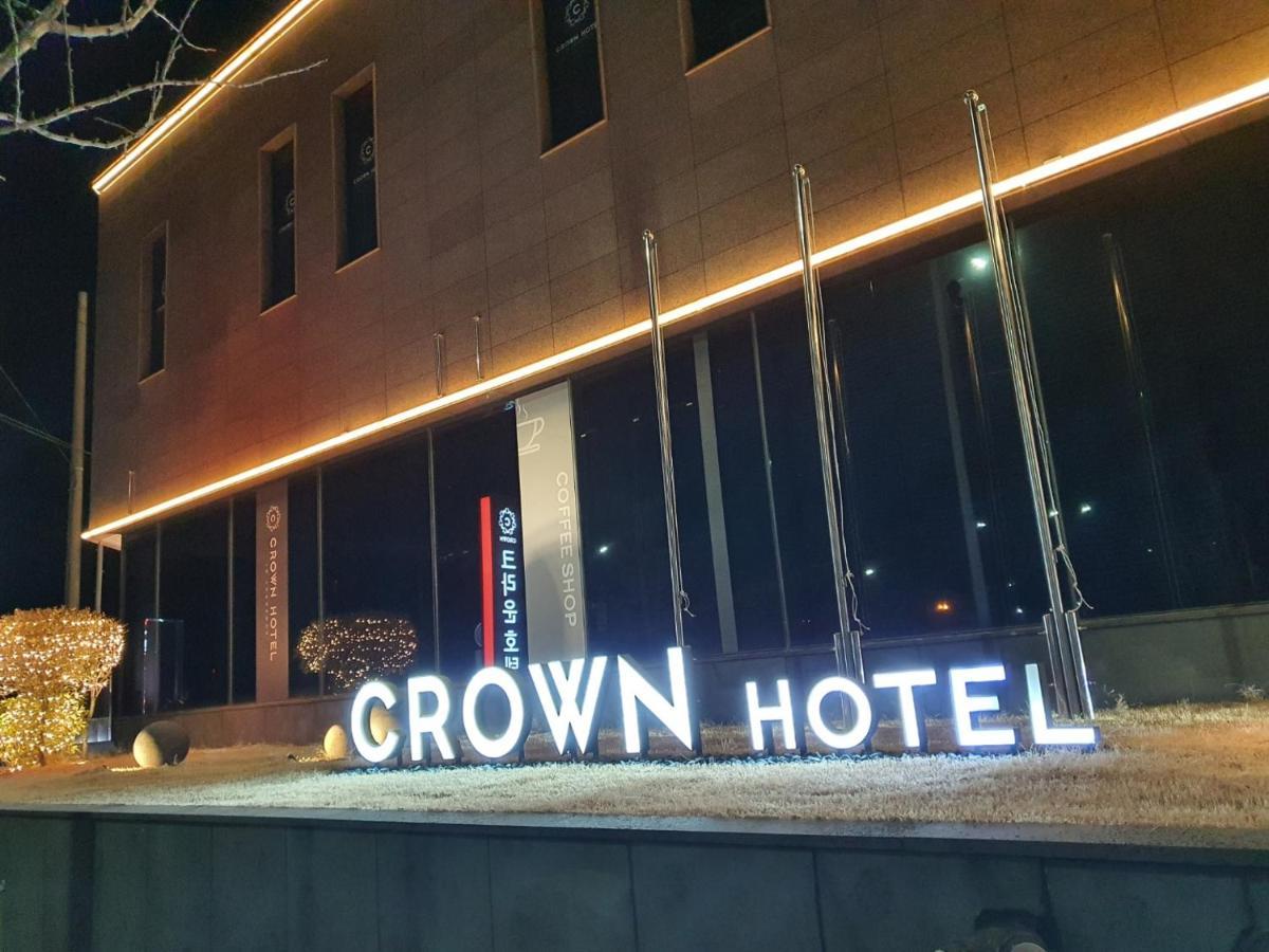 Crown Hotel Чханвон Экстерьер фото
