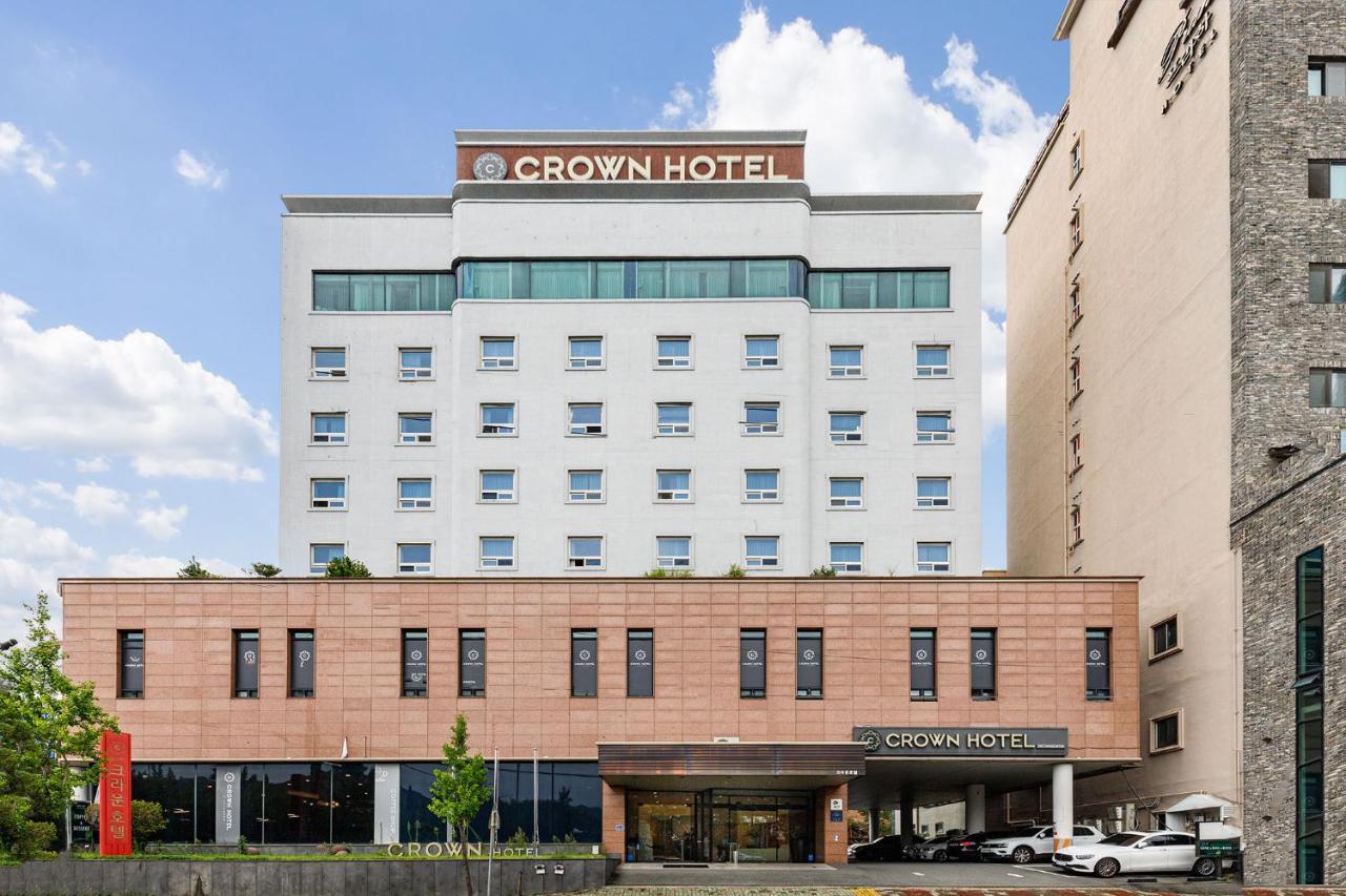 Crown Hotel Чханвон Экстерьер фото